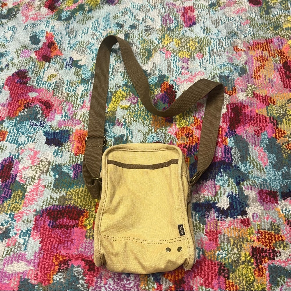 Classic Tan Canvas Messenger Bag